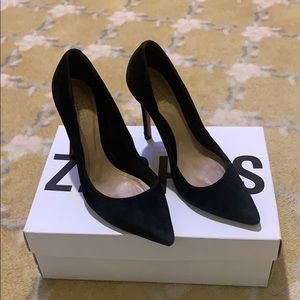 Schutz black pumps